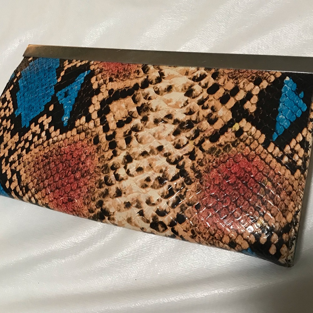 Clutch - Picture 2 of 3